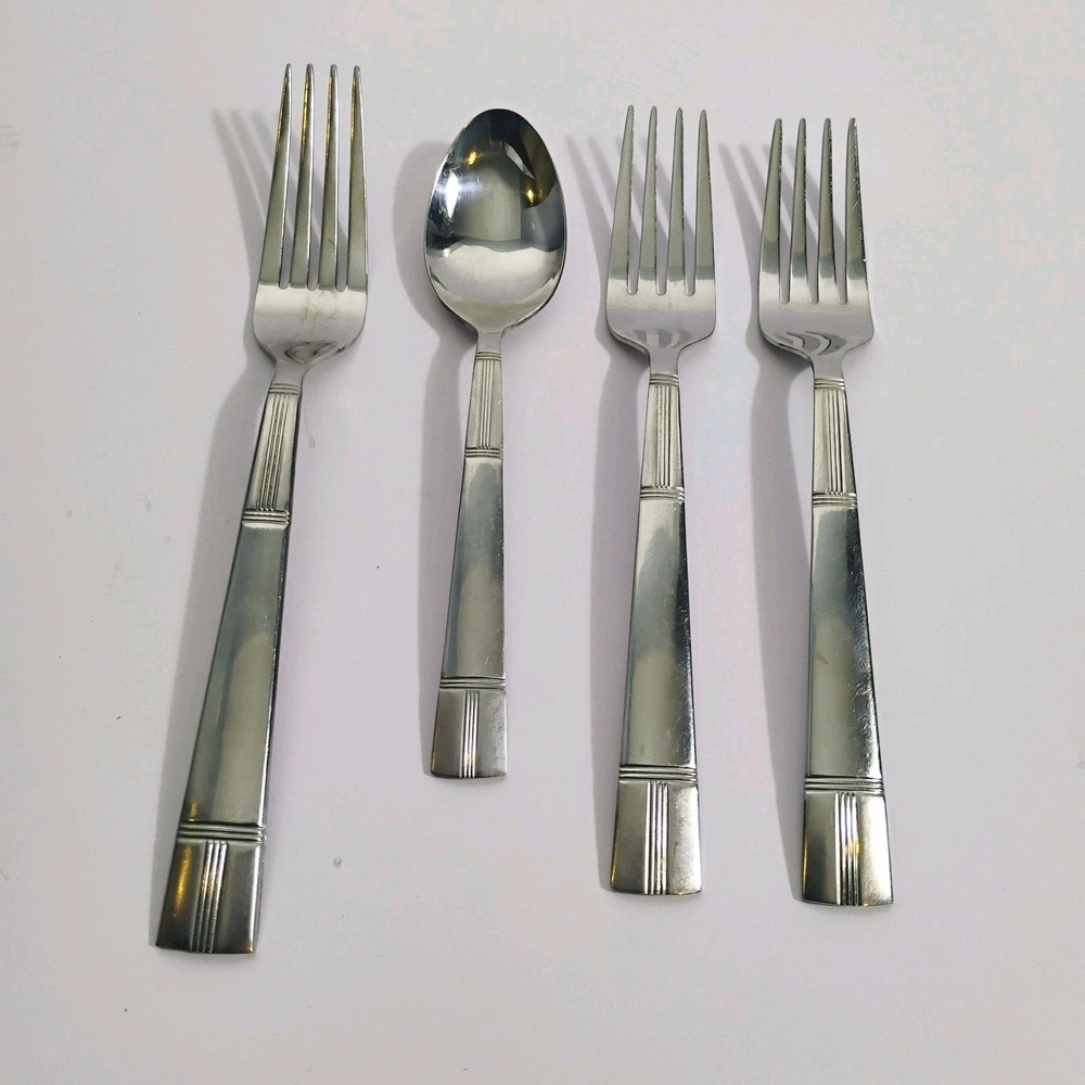 Pfaltzgraff Flatware Place Setting 18/0 Stainless Flatware 4 pcs Forks Spoon